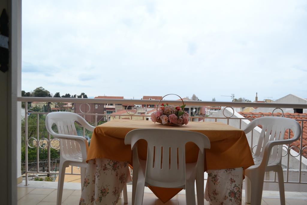 Koskinas Apartments Acharavi  Bilik gambar